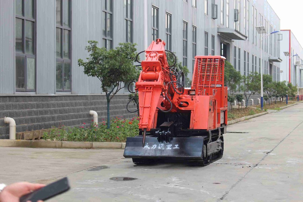 湖北履帶扒渣機180型使用體驗，礦山作業更穩定！
