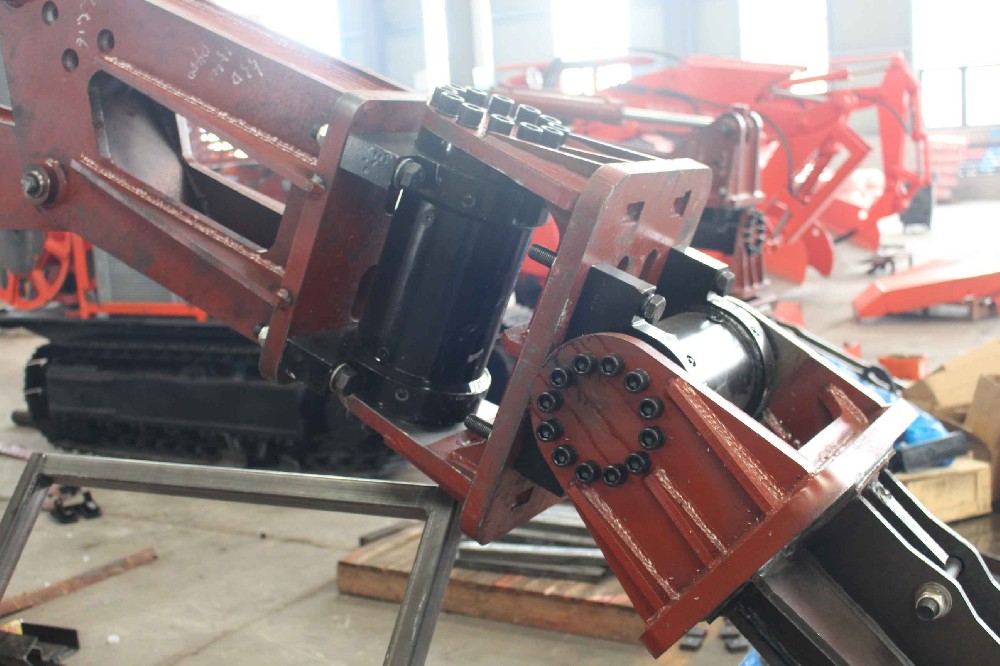 履帶扒渣機配件選購技巧,避免劣質(zhì)產(chǎn)品