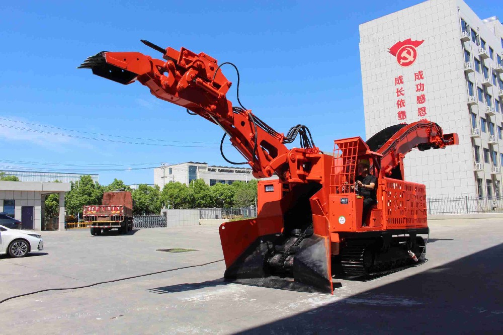 金昌鏈軌式扒渣機配件材質對比，哪種更耐磨？
