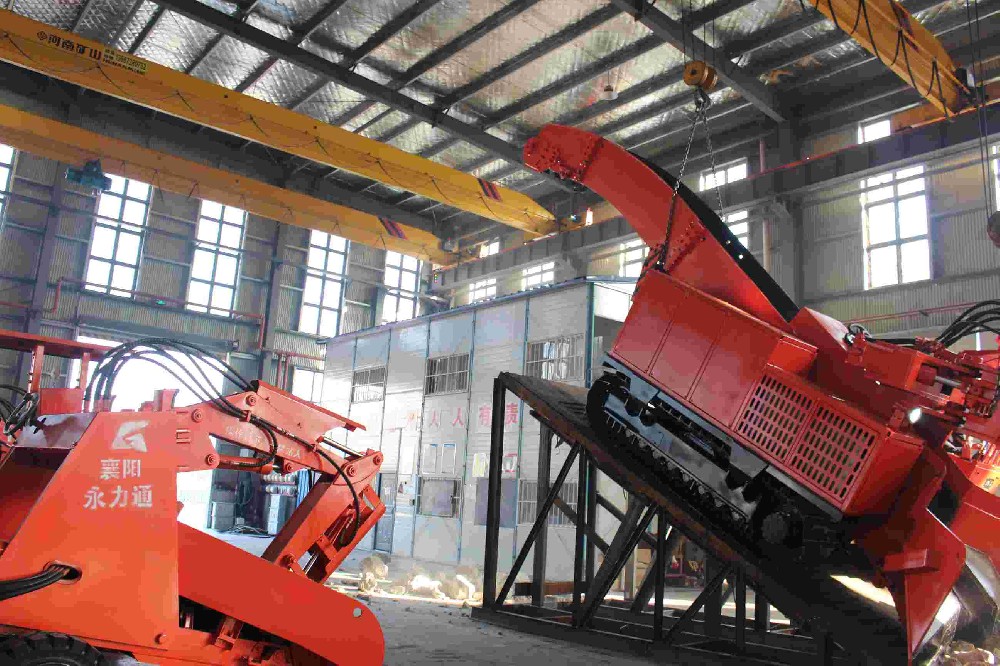 智能化礦山試點：撬毛臺車無人化集群作業
