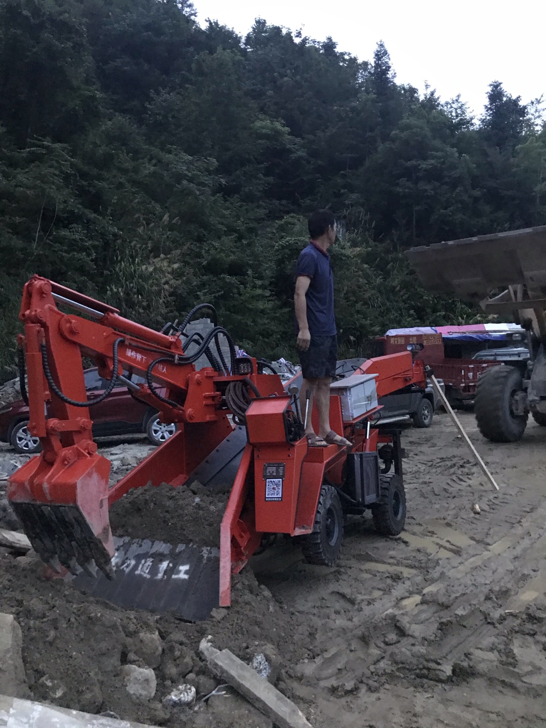 30扒渣機(jī).jpg 30扒渣機(jī).jpg